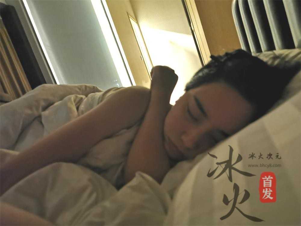 【星恋主播】见习女神肖雁与土豪一对一视频第二部+旅游照[1V+79P/529MB]（1）